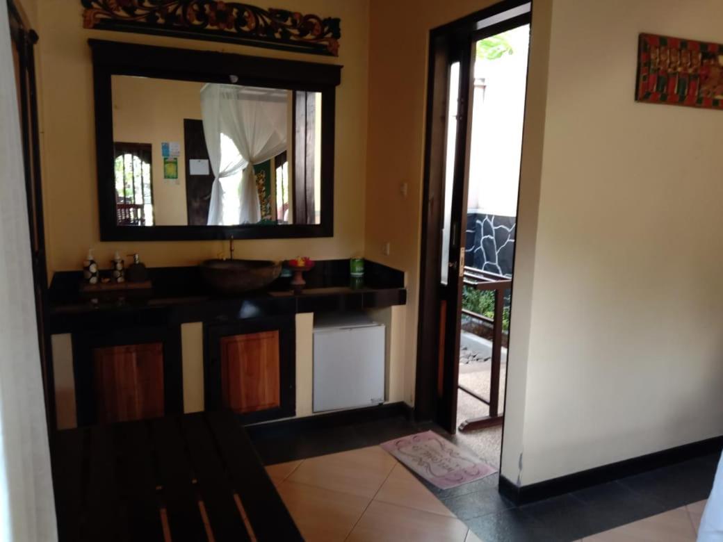 Tirta Sari Bungalow Pemuteran Eksteriør bilde